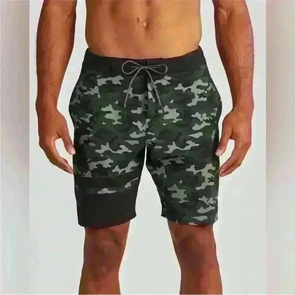 BYLT “Coastal Board Short” Green/Black Camo Print Size Large EUC! - Picture 1 of 8